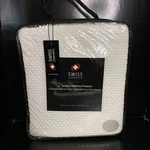 Swiss Comforts Twin Size Bamboo Tencel Mattress Protector Soft Cool Waterproof. Fixed Price $35.00.