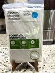 Room Essentials Vinyl Waterproof Zippered Twin Mattress Protector New. Fixed Price $6.00.