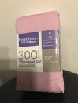 Better Homes And Gardens King Pillow Case Set. 300 Thread Count. Cotton Sateen. Fixed Price $5.00.