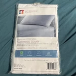 Interiors By Design Premium Fitted Vinyl Mattress Cover Queen Size New Sealed. Fixed Price $15.99.